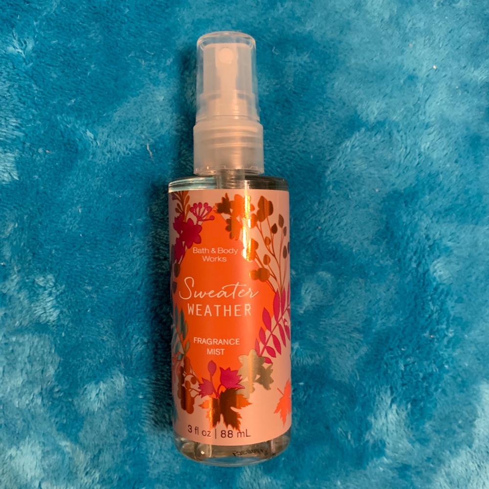 🌟🌟🌟2/10 B& BW BODY SPRAY IN SWEATER WEATHER